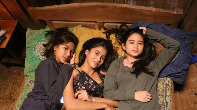 Segera Tayang di Bioskop, Ini 7 Potret Kebersamaan Pemain Film KKN Di Desa Penari