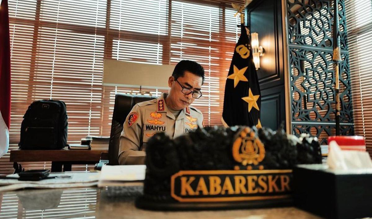 Terlepas dari itu, Komjen Wahyu Widada merupakan salah satu Jenderal berprestasi.<br>