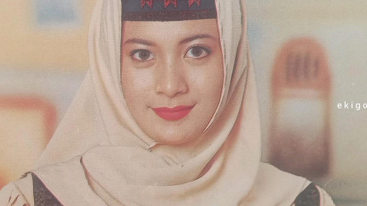 Pesona Hijab Artis Tahun 1997-an, Tak Lengkap Tanpa Kopiah