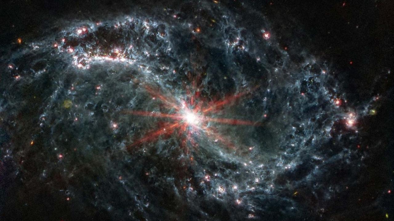 <b>Galaksi Spiral&nbsp;NGC 7496</b>