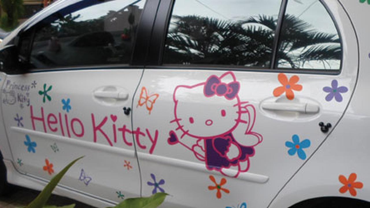 Stiker Hello Kitty Mewabah di Pengguna Roda Empat Ibukota