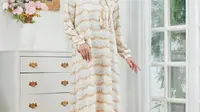 6 Model Gamis ala Aurel Hermansyah, Inspirasi Tampil Anggun Wanita 20-an