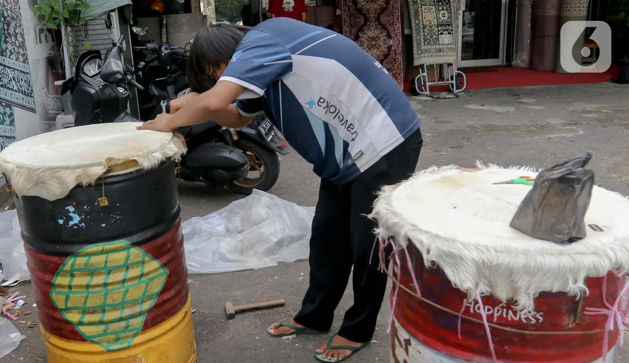 Bedug yang dijual siap pakai. (Liputan6.com/Herman Zakharia)