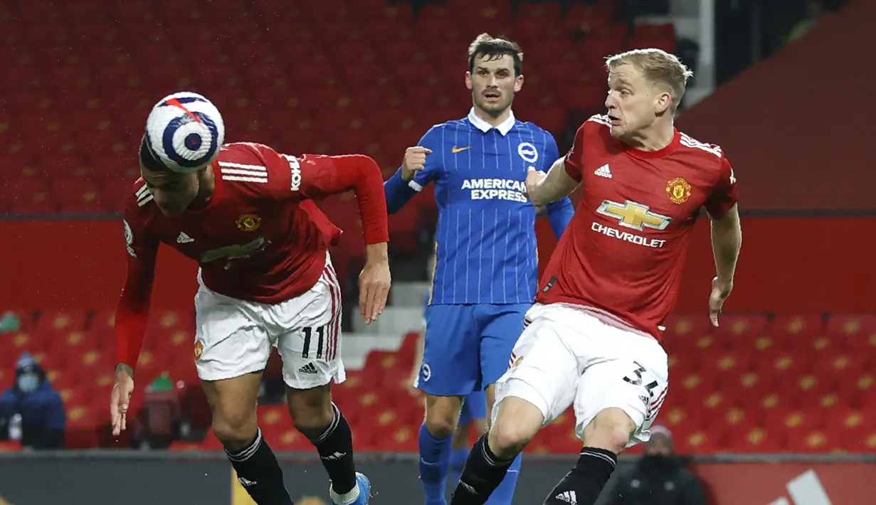 Penyerang Manchester United, Mason Greenwood mencetak gol kedua untuk timnya ke gawang Brighton and Hove Albion pada pekan ke 30 Liga Inggris di Old Trafford, Senin dinihari WIB (05/04/2021). MU harus bekerja keras sebelum mengalahkan Brighton 2-1. (Phil Noble/Pool via AP)