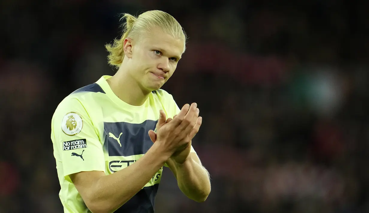 Skor 0-1 tersebut bertahan hingga laga usai. Hasil tersebut menjadi kekalahan pertama Erling Haaland sejak berkarier di Liga Inggris. Kini, Manchester City harus puas menempati posisi runner-up di bawah Arsenal dengan raihan 23 poin. (AP/Jon Super)