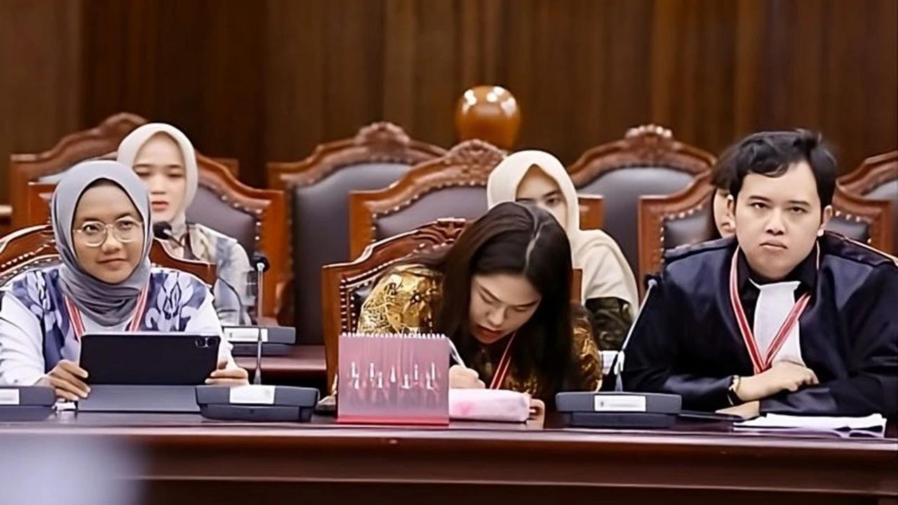 MK Uji Materi Pasal penghinaan Presiden di KUHP Baru