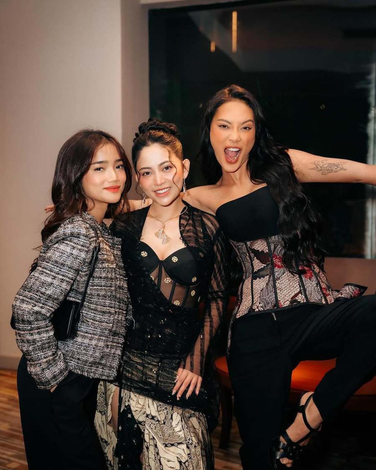 Akui Dulu Ngefans Berat, Ini 7 Potret Fuji yang Kini Jadi Kawan Baik Rachel Vennya - Kagumi Kehidupan Mewahnya