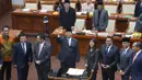 Menteri Pertahanan yang juga Presiden terpilih 2024-2029, Prabowo Subianto (tengah) saat mengikuti rapat kerja dengan Komisi I Dewan Perwakilan Rakyat (DPR) di Kompleks Parlemen, Jakarta, Rabu (25/9/2024). (merdeka.com/Arie Basuki)