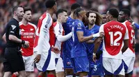 Pemain saling bersitegang selama pertandingan Liga Primer Inggris antara Arsenal dan Chelsea di Stadion Emirates di London pada 16 Maret 2025. (BENJAMIN CREMEL/AFP)
