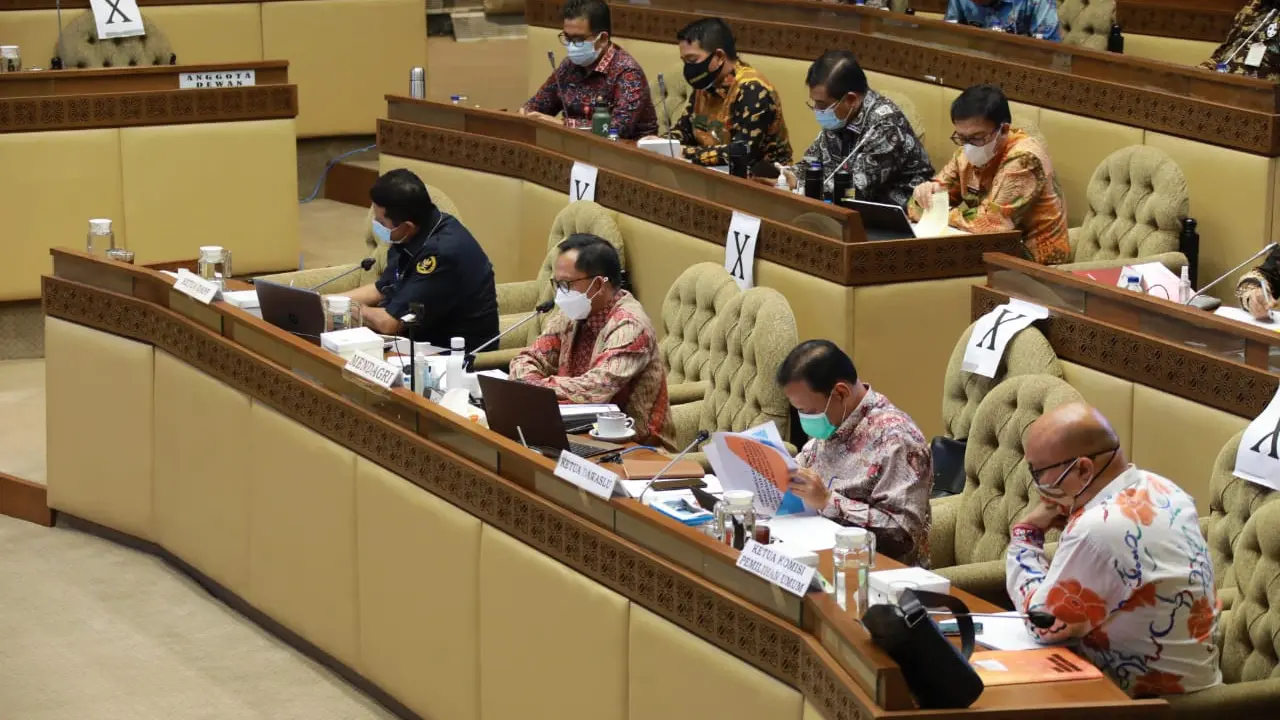 Menteri Dalam Negeri Tito Karnavian di Komisi II DPR RI.
