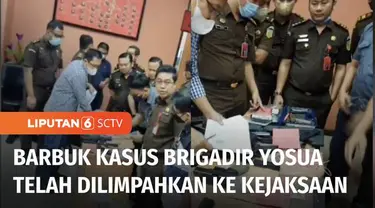 Penyidik Polri melimpahkan berkas dan barang bukti perkara pembunuhan berencana terhadap Brigadir Yosua dan tindak pidana obstruction of justice ke Kejaksaan Negeri Jaksel. Polri juga segera melimpahkan para tersangka, Ferdy Sambo, Bharada E, Brigadi...