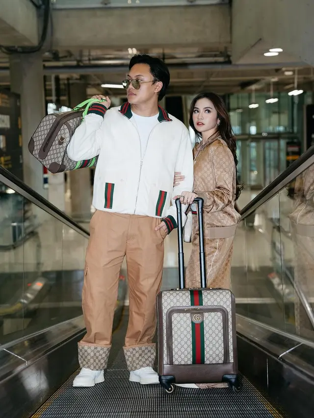 8 Inspirasi OOTD Couple Antinorak dari El Rumi-Syifa Hadju, Al Ghazali-Alyssa Daguise, dan Maudy Ayunda-Jesse Choi