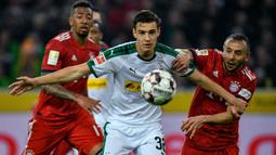 Gelandang Borussia Monchengladbach, Florian Neuhaus banyak dikaitkan dengan Liverpool pada musim panas lalu. Ia merupakan seorang gelandang yang berbakat secara teknis dengan visi yang hebat. Musim ini, Neuhaus telah membuat 23 penampilan dengan mencetak 4 gol dan 2 assist. (AFP/Sascha Schuerman)