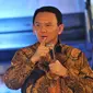 Gubernur DKI Jakarta Basuki Tjahaja Purnama geram dengan harga barang di JakBook dan Edu Fair 2015 lebih mahal dari harga pasaran, Jakarta, Senin (27/7). Ahok menghimbau agar warga tidak lagi belanja dipameran tersebut. (Liputan6.com/Herman Zakharia)