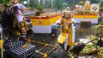Umat Hindu saat kegiatan prosesi Tawur Agung Kesanga di Pura Cinere, Jakarta selatan, Minggu (10/3/2024). (merdeka.com/Arie Basuki)