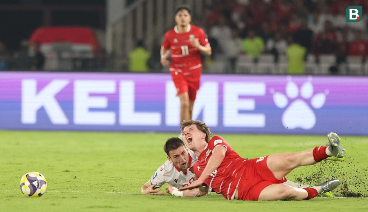 Ekspresi kesakitan pemain Timnas Indonesia, Ole Romeny setelah dijegal pemain Bulgaria dalam laga final FIFA Series 2026 di Stadion Utama Gelora Bung Karno (SUGK), Senayan, Jakarta, Senin (30/03/2026). (Bola.com/M Iqbal Ichsan)
