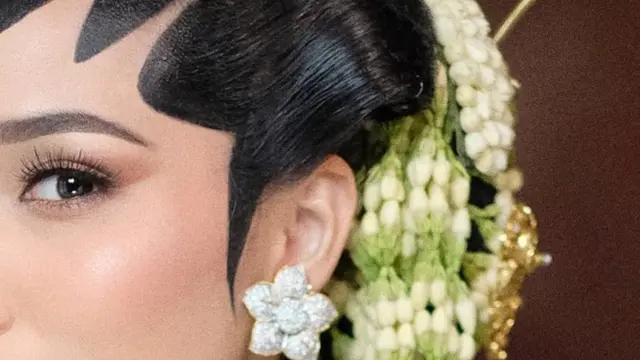 Pesona Akad Nikah Putri Dede Yusuf, Alifiya Arkana Tampil Anggun dengan Paes Jawa dan Riasan Klasik Timeless