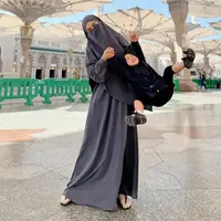 Ria Ricis selalu mengunggah kegiatannya di media sosial. Terbaru, dia memperlihatkan potretnya saat umrah.