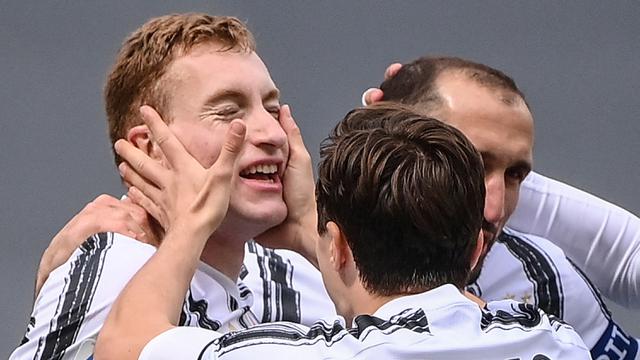 FOTO: Diwarnai Aksi Cristiano Ronaldo Lempar Jersey usai Laga, Juventus Menang 3-1 atas Genoa - Dejan Kulusevski; Federico Chiesa