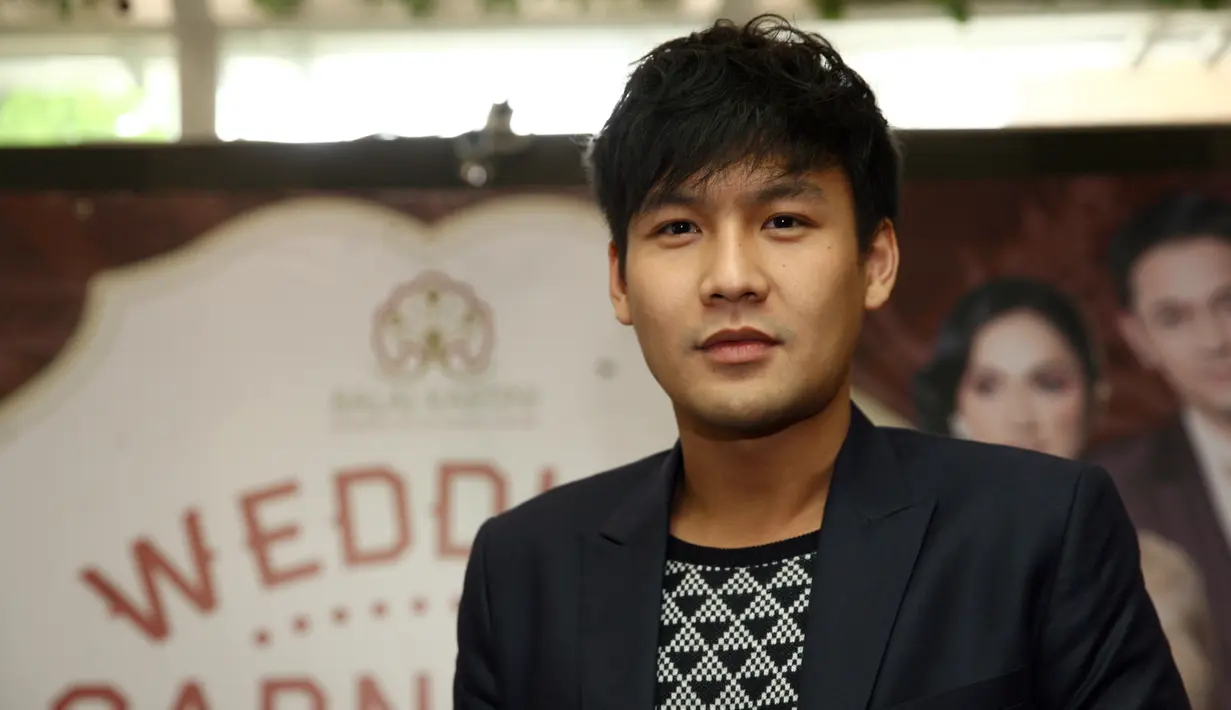 "(Natal) sama keluarga dulu, sama keluarga aku dulu, lalu sama keluarga Stella. Kita paling ke gereja bareng, dinner bareng biasa lah tuker kado pas Natal. Jadi, bedanya pas Christmas, pas Natal sudah ada istri saja," kata Fendy Chow lagi. (Nurwahyunan)