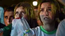Rakyat Aljazair ikut menyaksikan pertandingan antara Aljazair vs Jerman dinegaranya (AFP PHOTO/FAROUK BATICHE)