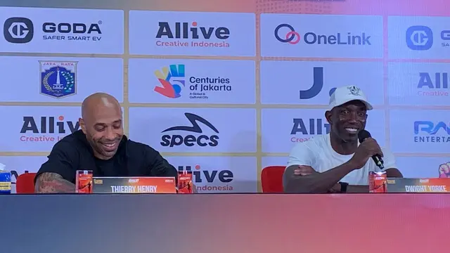 Thierry Henry dan Dwight Yorke dalam Sesi Konferensi Pers