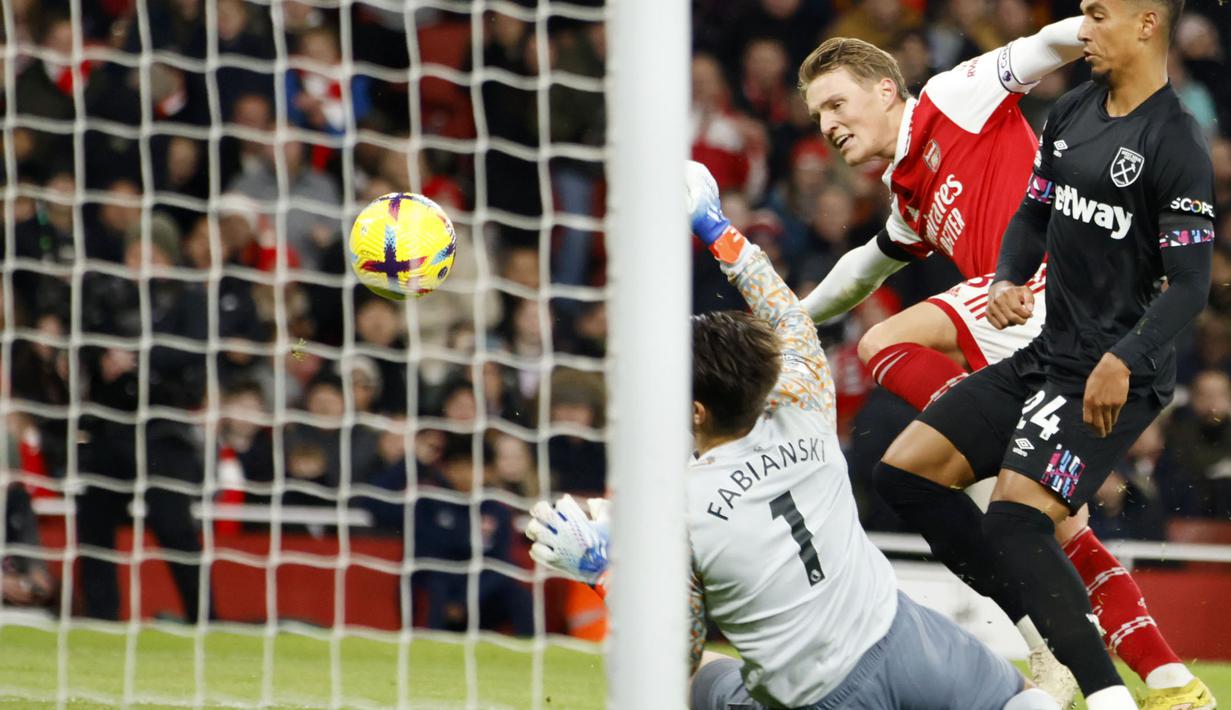 Hasil ini membuat Arsenal tetap kokoh di pucuk klasemen Premier League 2022/2023 dengan koleksi 40 angka dari 15 laga. (AP Photo/David Cliff)
