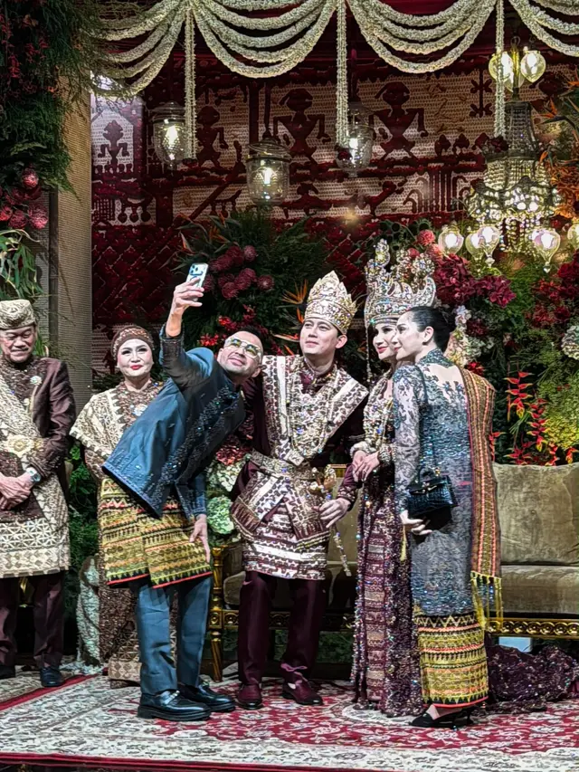 Raffi Ahmad dan Nagita Slavina kondangan (instagram.com/raffinagita1717)