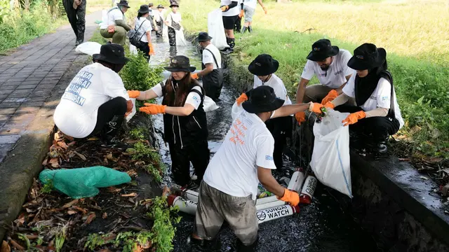 BRI Peduli Sambut HUT ke-129 dengan Kampanye Edukasi Lingkungan dan Bersih-Bersih Sungai Tukad Cari Kabasan