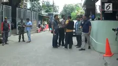 Kapolres Metro Bekasi Kombes Indarto mengaku, anggotanya mengamankan sebuah bom molotov di kediaman Ketua DPP PKS Mardani Ali Sera di Jati Makmur, Pondok Gede, Kota Bekasi, Jawa Barat. Bom tersebut berisikan bahan bakar minyak.