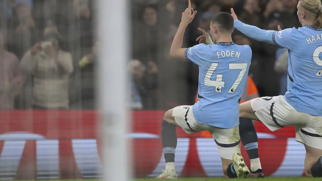 Perayaan gol Phil Foden dan Erling Haaland pada laga Man City vs Chelsea di pekan ke-23 Premier League 2024/2025 (c) AP Photo/Scott Heppell