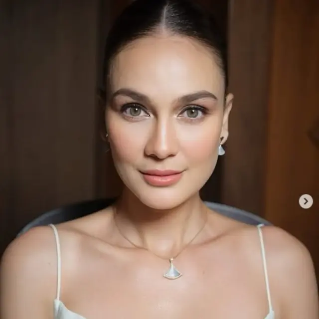 Jadi MUA Luna Maya di Resepsi Pernikahan,Ryan Ogilvy Ungkap Kenangan 19 Tahun Lalu. (dok.Instagram @lryanogilvy/https://www.instagram.com/p/DJYOX7vSqRr/Henry)