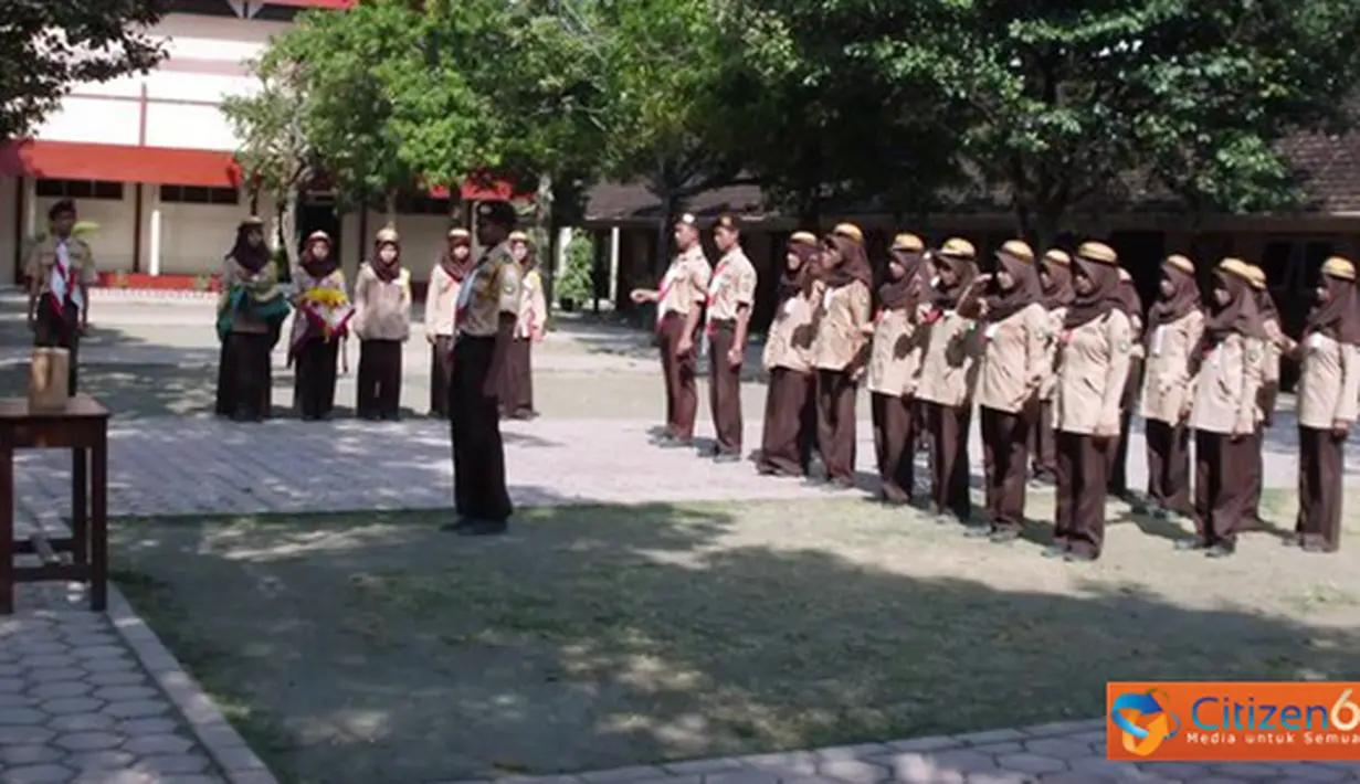 Citizen6, Tulungagung: Ambalan Teuku Umar-Nyut Nyak Dien mengadakan kegiatan pelantikan Bantara selama (30-31/7). Kegiatan dilakukan di halaman sekolah dan diikuti sekitar 60 personil. (Pengirim: Anun Ihsanuddin)