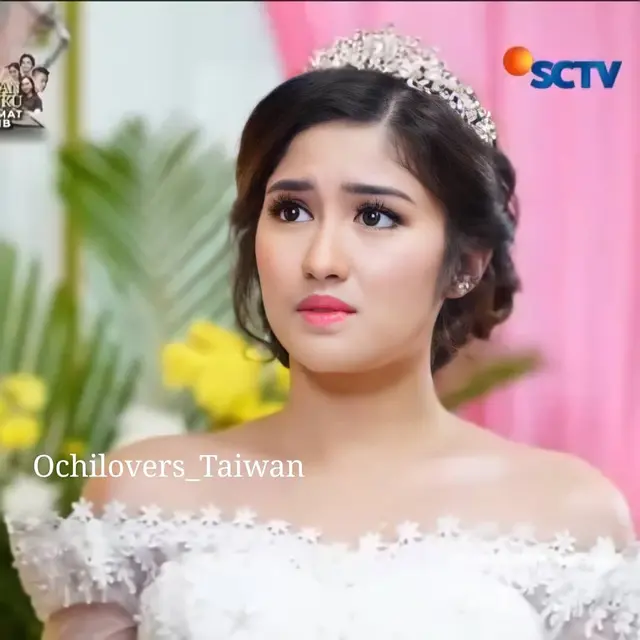 6 Potret Ochi Rosdiana Tampil dengan Busana Pengantin Ini Menawan