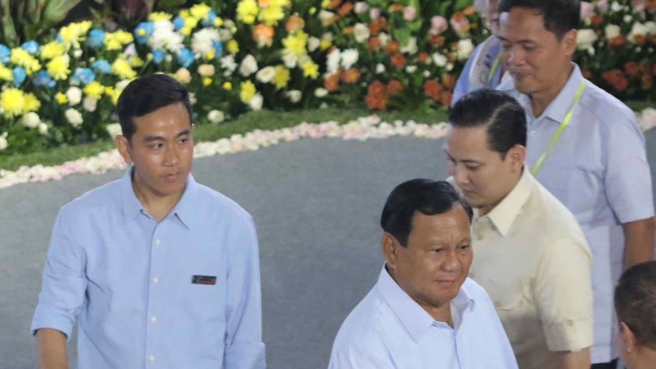 Sementara Prabowo-Gibran turun dari semula 33,8 persen menjadi 29,9 persen suara.<br>