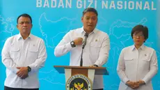 Kepala Badan Gizi Nasional (BGN) Sudaryono  didampingi Wakil Kepala Badan Gizi Nasional Agustina Arumsari  dan Wakil Kepala BGN Trenggono saat jumpa pers  di Kantor BGN, Jakarta, Senin (27/07/2026). (KLY/ Arie Basuki)