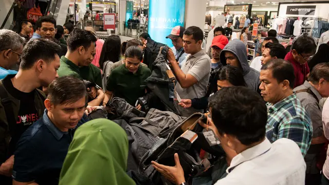 Hari Pertama Jakarta Midnight Sale 2017 Diserbu Pembeli