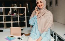 7 Inspirasi Baju Tunik Kantor Berjilbab Modern 2025, Anti Mati Gaya Saat Bekerja