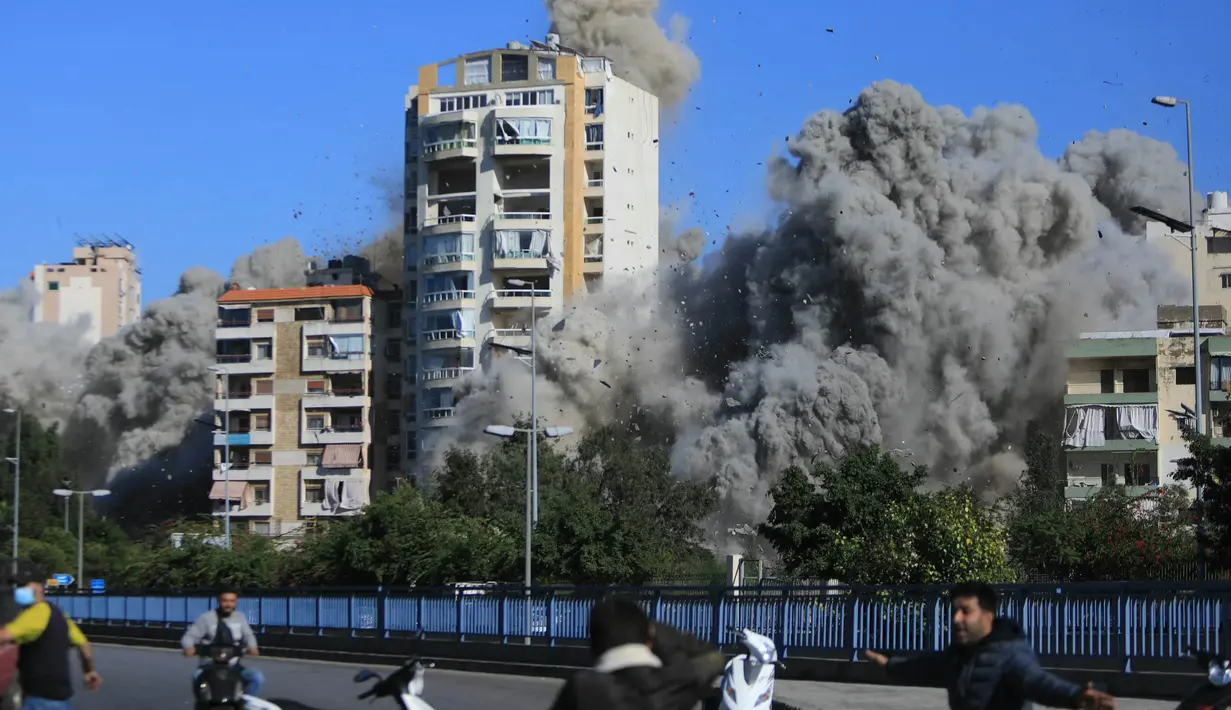 Serangan itu terjadi 40 menit setelah juru bicara militer Israel mengeluarkan peringatan serangan udara dan meminta warga meninggalkan wilayah tersebut. (Foto: AFP)