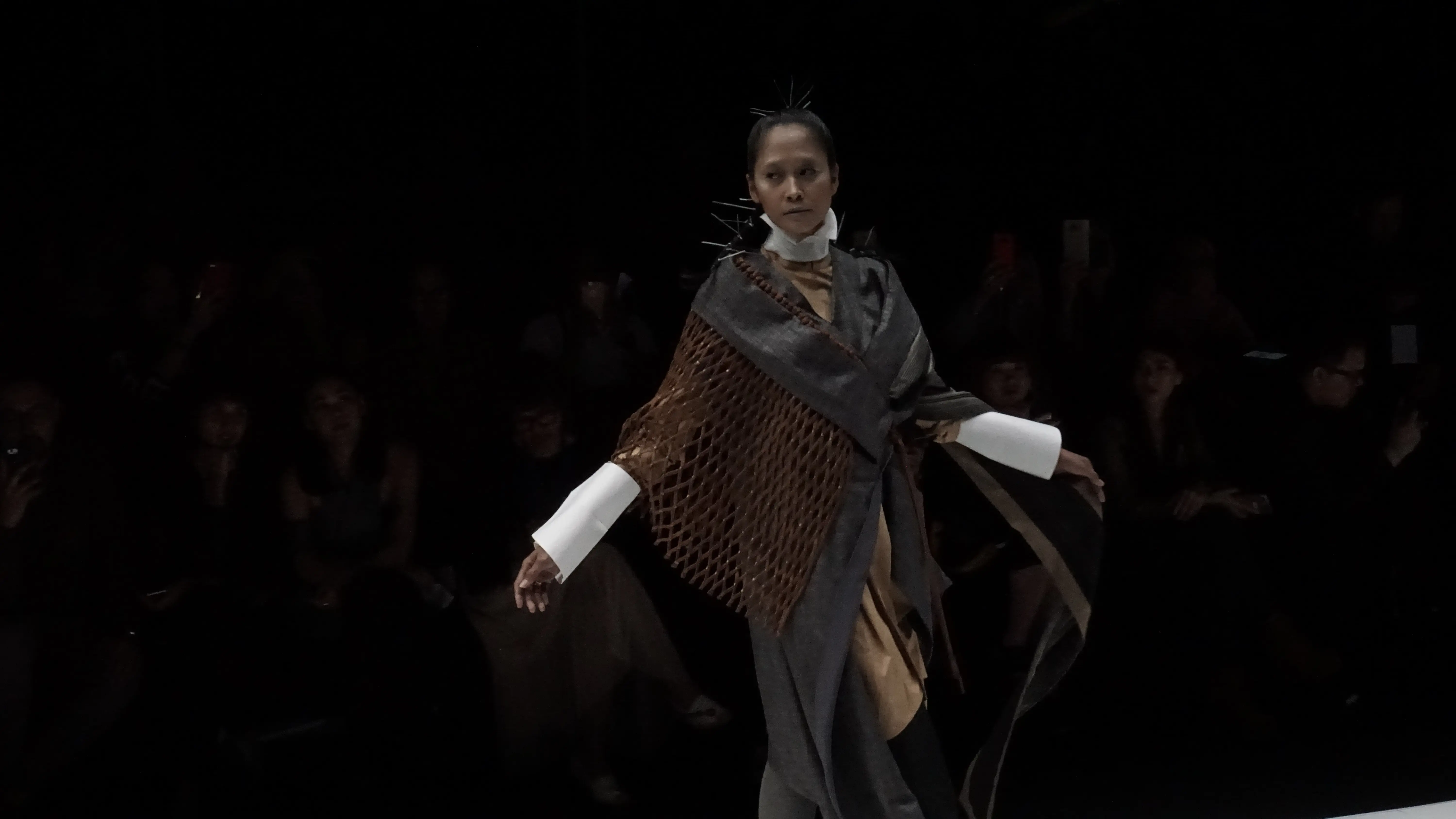 Koleksi Deden Siswanto di panggung Jakarta Fashion Week 2018.