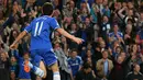 Selebrasi Oscar setelah mencetak gol pada pertandingan sepak bola Liga Utama Inggris antara Chelsea vs Fulham di Stamford Bridge, London (21/09/13). (AFP/Ben Stansall)