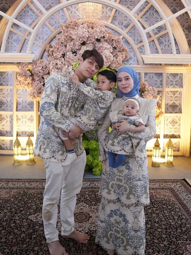 Gaya Artis Wanita Kenakan Gamis saat Rayakan Idul Adha 2025