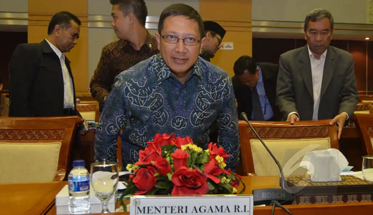 Menteri Agama Lukman Hakim mengikuti rapat yang membahas alokasi Anggaran Pendapatan dan Belanja Negara Perubahan (APBN-P) Tahun 2015 Hasil pembahasan Badan Anggaran DPR-RI dengan Komisi VIII DPR, Jakarta, Rabu (11/2). (Liputan6.com/Andrian M Tunay)