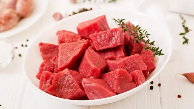 Daging Merah (Sumber: freepik.com/timolina)