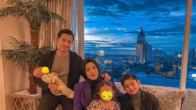 6 Potret Perayaan Ulang Tahun Fairuz A Rafiq di Hotel Mewah, Banjir Kado Branded
