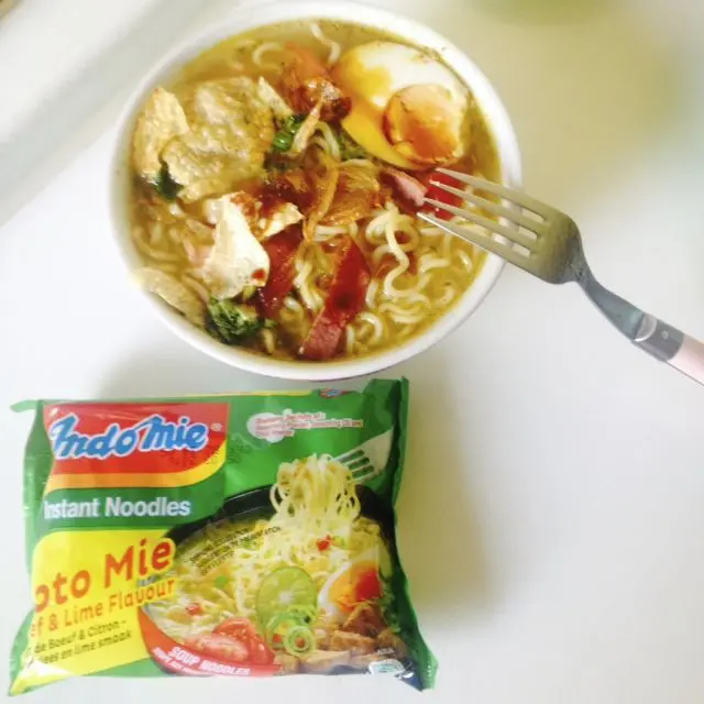 Ilustrasi Indomie. (foto: Pinterest/WordPress.com).