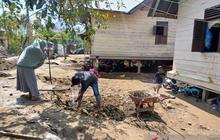 Warga Pidie Jaya Kembali Berjibaku Bersihkan Rumah Pasca Banjir Berulang, BPBD Desak Tanggul Permanen