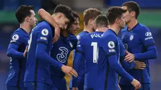 Pemain Chelsea merayakan gol yang dicetak  Kai Havertz ke gawang Southampton pada laga lanjutan Liga Inggris di Stamford Brigde, Sabtu (17/10/2020) malam WIB. Chelsea bermain imbang 3-3 atas Southampton. (AFP/Mike Hewitt/pool)