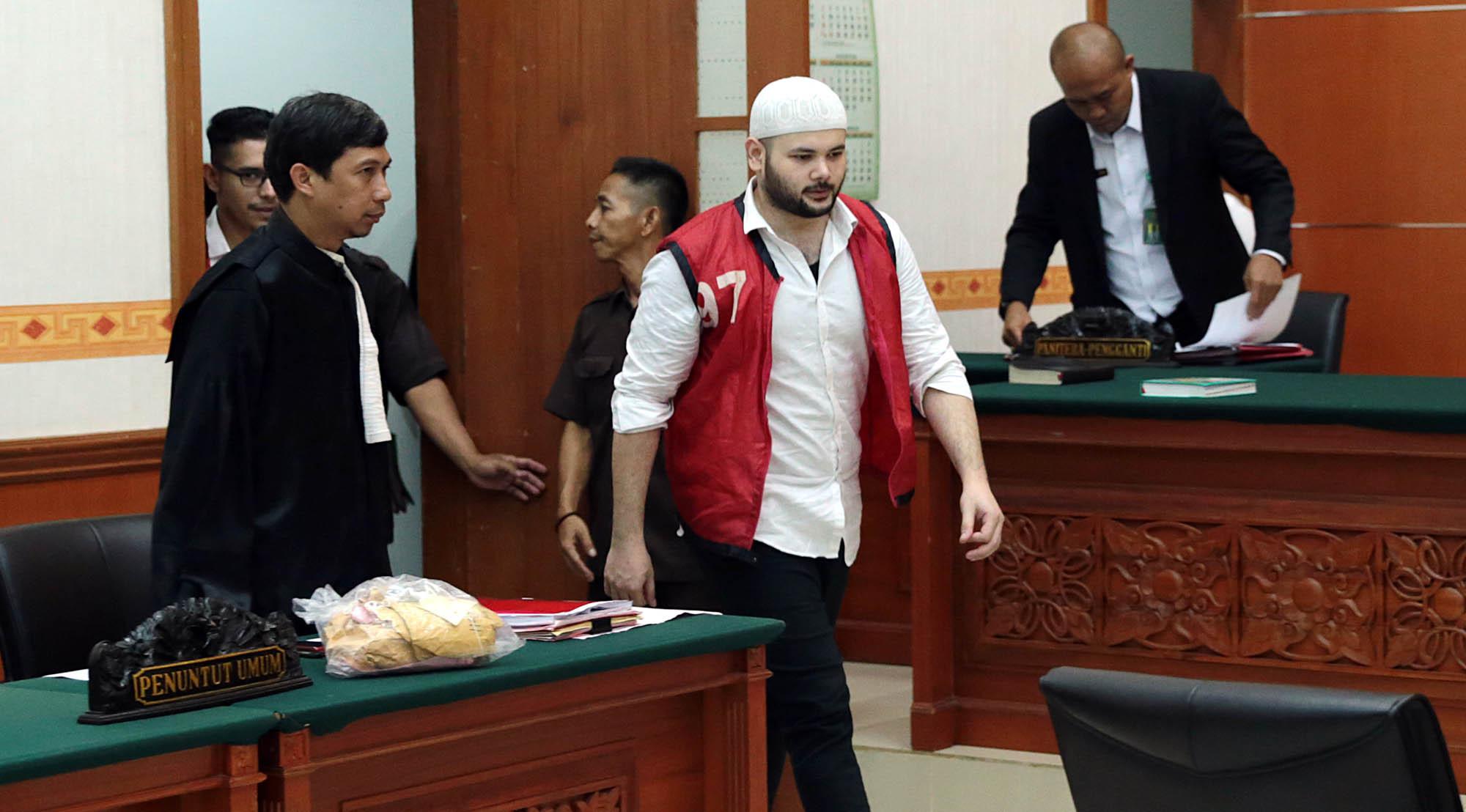 Pemyanyi Ridho Rhoma kembali menjalani sidang lanjutan pada Selasa (8/8/2017). Dalam sidang kali ini, majelis hakim melakukan pemeriksaan para saksi dari Jaksa Penuntut Umum (JPU). (Deki Prayoga/Bintang.com)