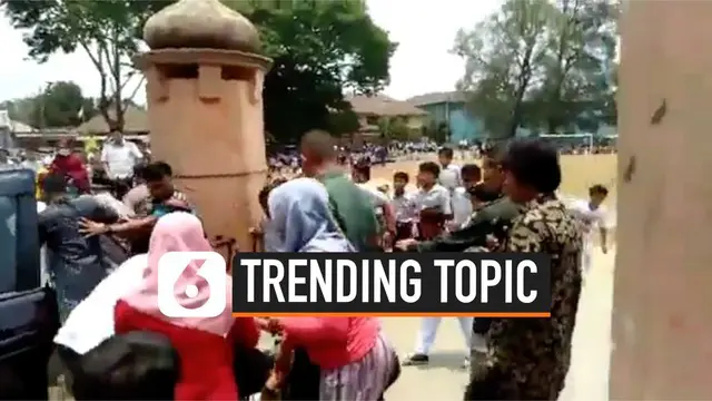 Usai penusukan Wiranto yang dilakukan dua orang tak dikenal di Pandeglang, warganet ramai membicarakan terkait penyerangan ini. Sampai-sampai tagar #Wiranto menembus trending topic dunia.